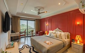 Perfectstayz Luxe Mall Road - Free Parking
